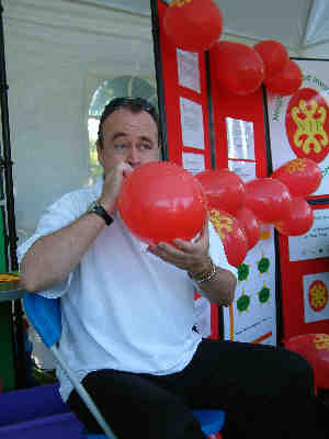 Mick McGuire Off Duty, blowing up ballons