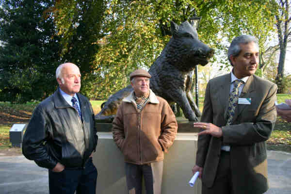 Alex Paxton and Hardyal Dhinsa at the unveiling